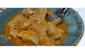 Contramormo de atún encebollado